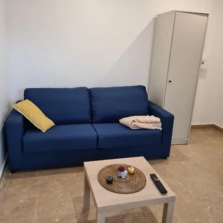 Apartment Independant Et Bien Equipe Avec Veranda Commune *