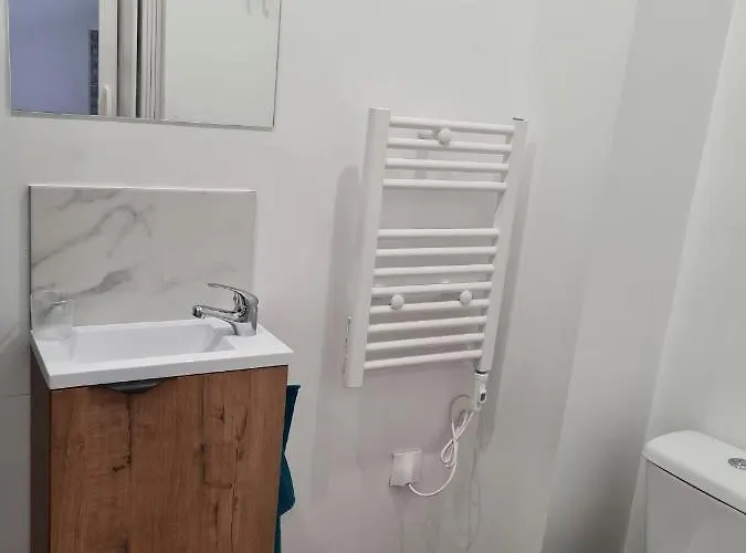 Independant Et Bien Equipe Avec Veranda Commune Apartamento *