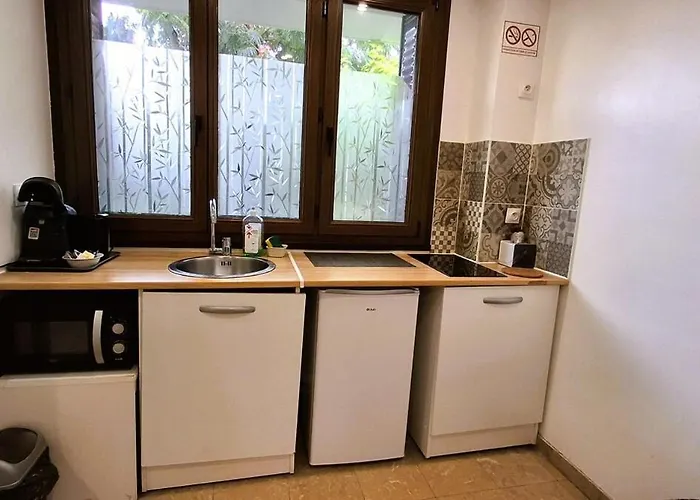 Independant Et Bien Equipe Avec Veranda Commune Apartamento