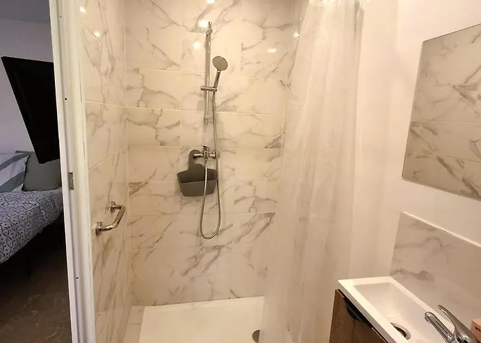 Independant Et Bien Equipe Avec Veranda Commune Apartamento Neuilly-sur-Marne