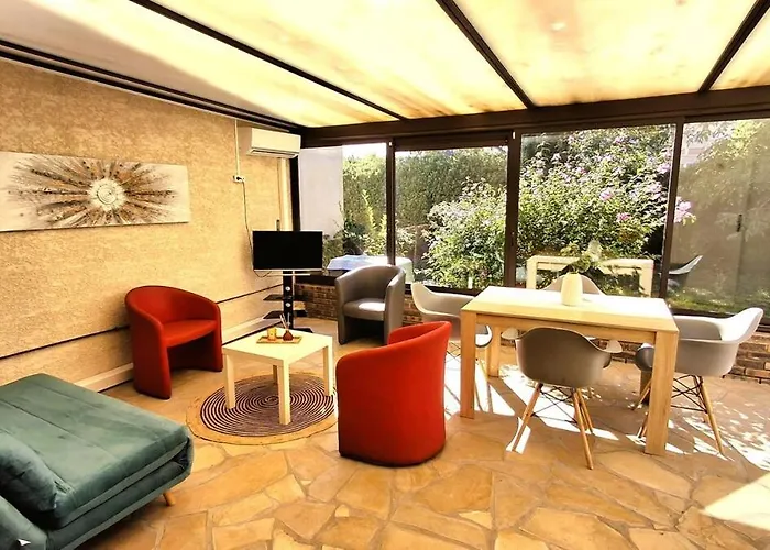 Independant Et Bien Equipe Avec Veranda Commune Neuilly-sur-Marne
