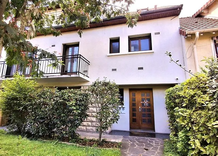 Independant Et Bien Equipe Avec Veranda Commune * Neuilly-sur-Marne